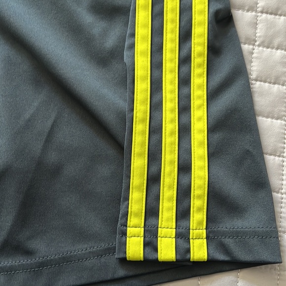 Adidas shorts - Picture 2 of 7
